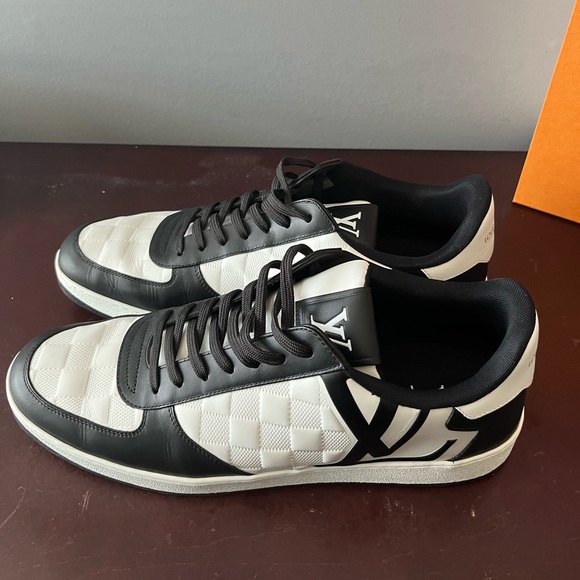 BLACK AND WHITE LOUIS VUITTON RIVOLI SNEAKER - Picture 4 of 7